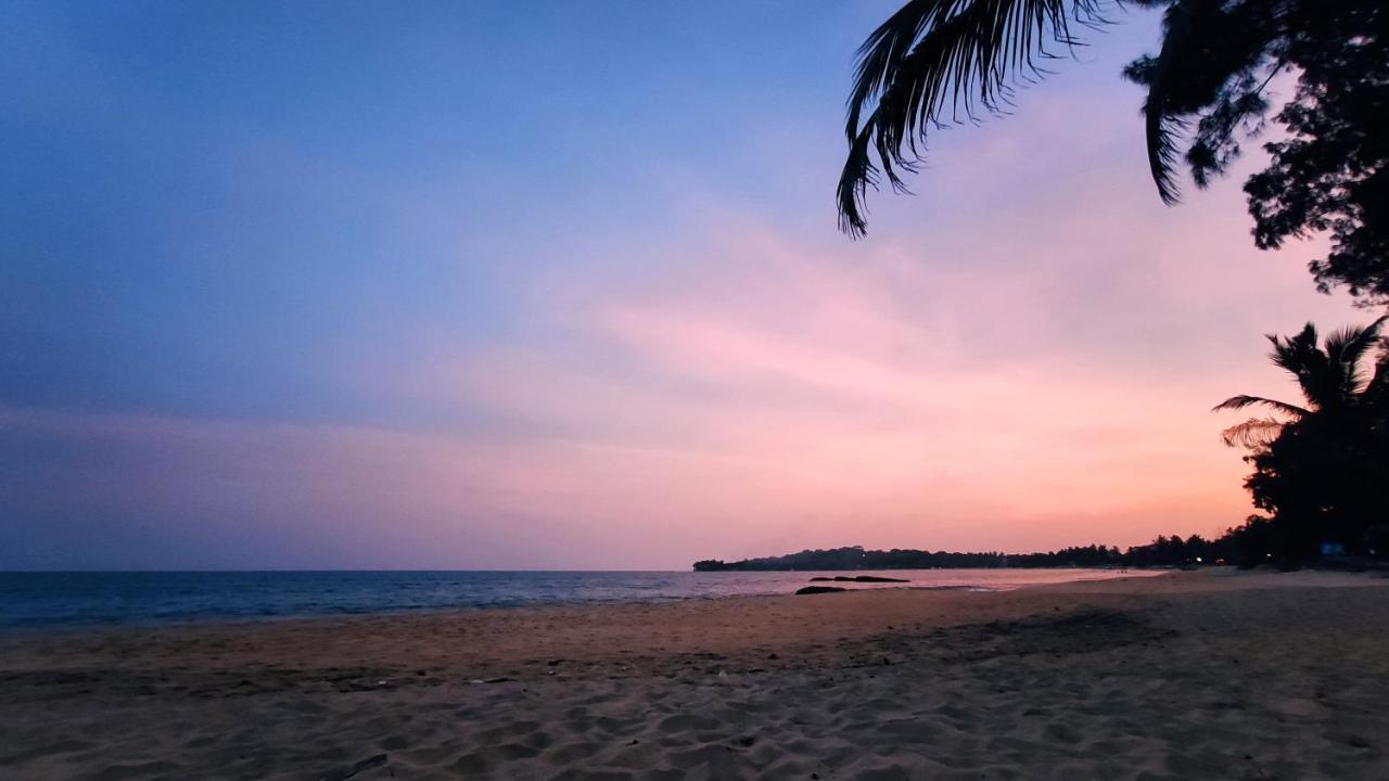 Surf Beach Hotel 아루감 베이 외부 사진