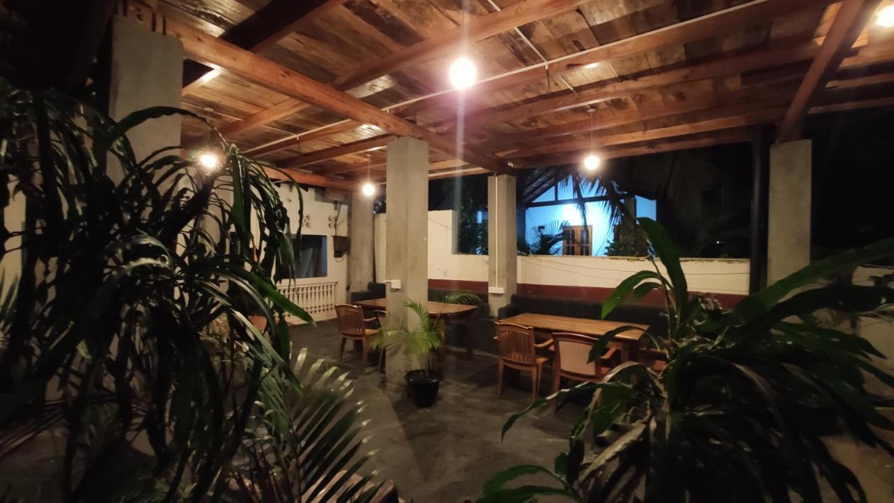 Surf Beach Hotel 아루감 베이 외부 사진