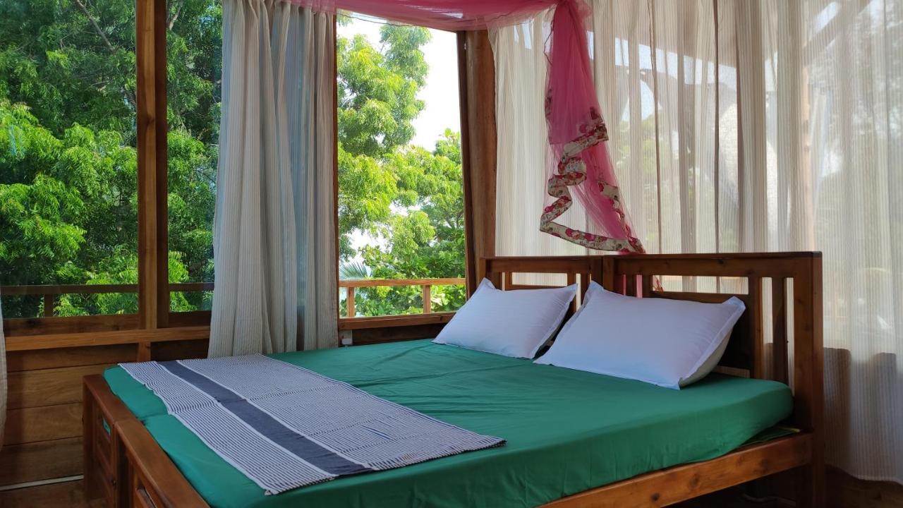 Surf Beach Hotel 아루감 베이 외부 사진